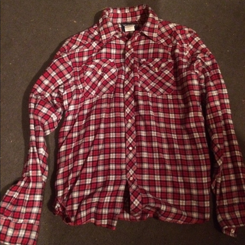 Men’s wrangler long sleeve button down